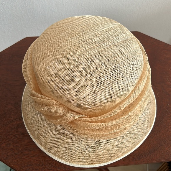 Creamy beige straw hat with straw folded sash, natural fibers, made in England - Picture 7 of 12